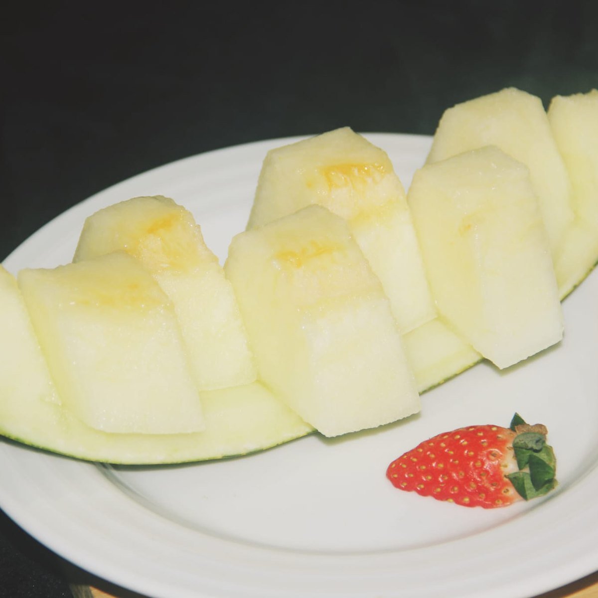 Mel&atilde;o fatiado com morango