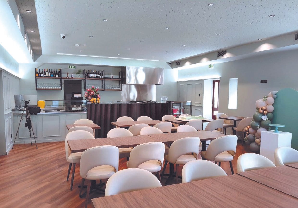Sala de jantar do Restaurante Monte da Virgem, remodelada em 2026